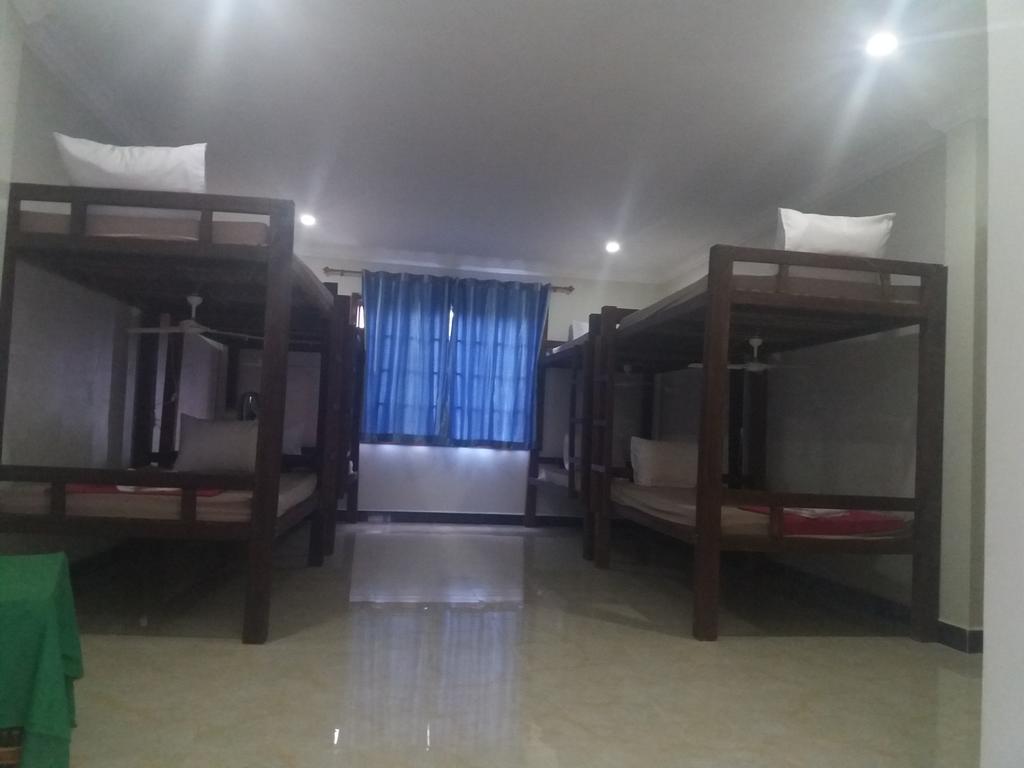 Blue Diamond Hostel Battambang Dış mekan fotoğraf