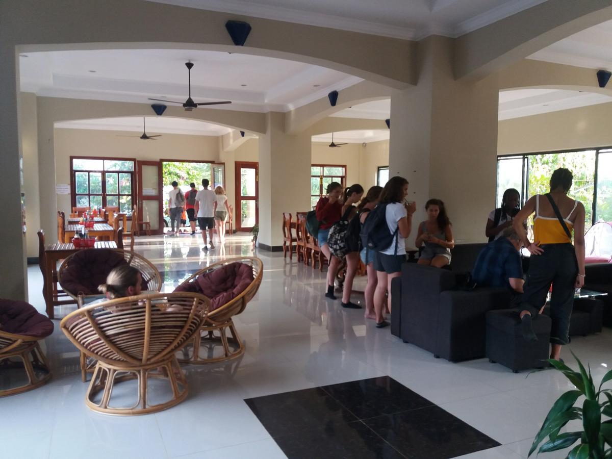 Blue Diamond Hostel Battambang Dış mekan fotoğraf