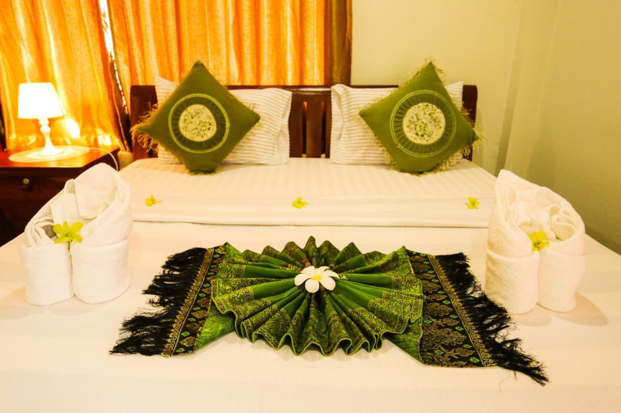 Blue Diamond Hostel Battambang Dış mekan fotoğraf